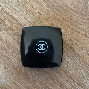CHANEL Quatuor Boutons De Chanel Les Folies Noires